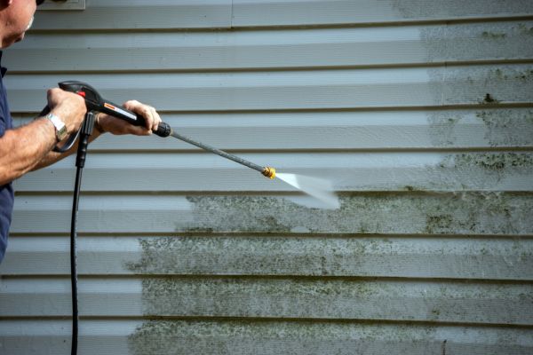 Cost of Vinyl Siding Power Washing in Portland